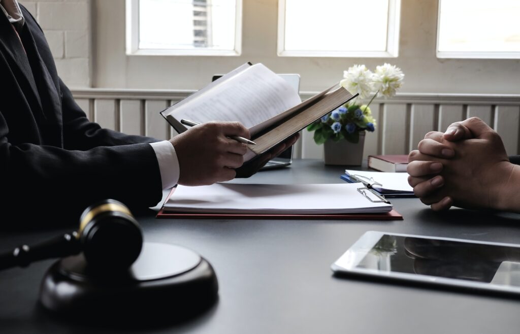 4 Tips for Choosing the Best Lawyer for Your Problem: Expert Advice