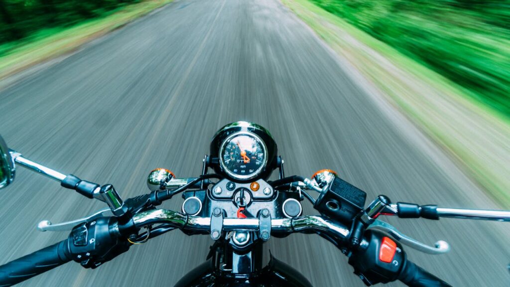 Photo by Kelly : https://www.pexels.com/photo/black-motorcycle-on-road-2519370/