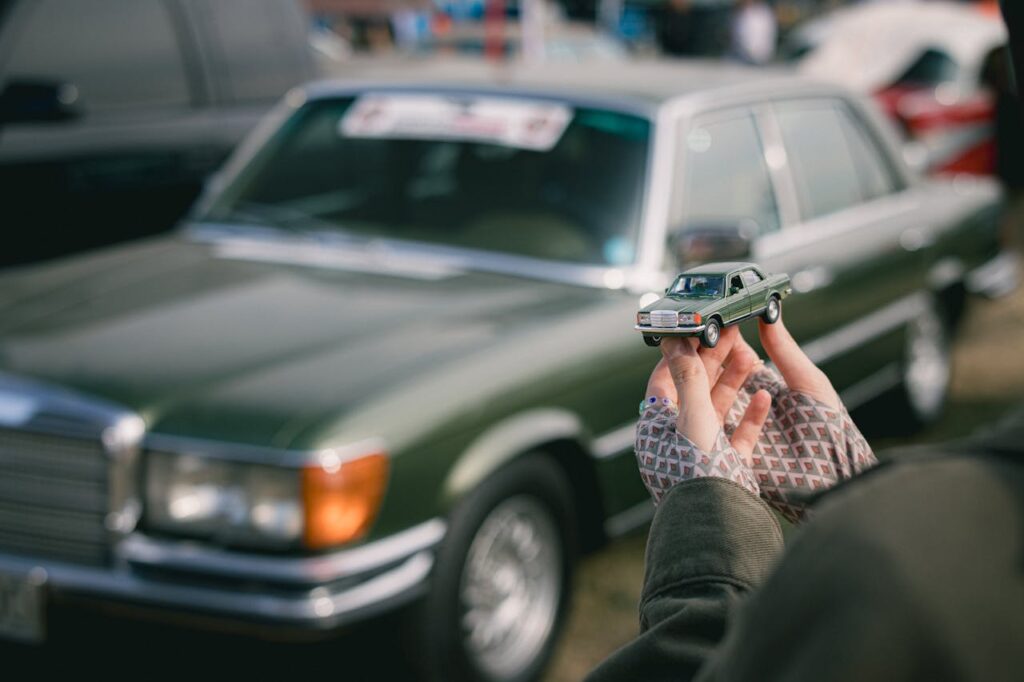 Photo by Orhan Pergel: https://www.pexels.com/photo/mercedes-w116-model-in-hands-of-person-standing-in-front-of-car-18762800/